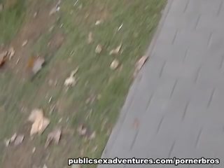 Nyilvános x névleges film adventures: naugthy aprósütemény baszik kemény tag -ban a park
